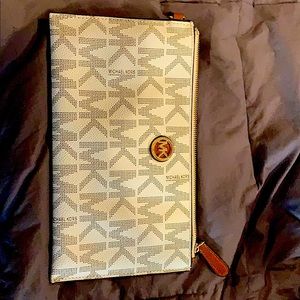 Michael Kors wristlet